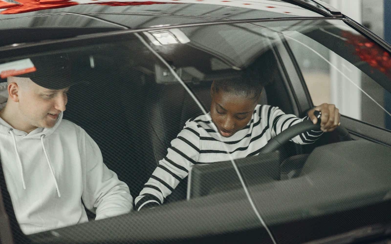 Conducteur de 21 ans avec permis probatoire souscrivant une assurance temporaire